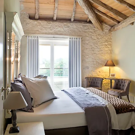 Domaine De L'isle Basse Bed & Breakfast 4*