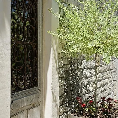 Bed & Breakfast Domaine De L'isle Basse 4*