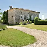 Domaine De L'isle Basse Bed & Breakfast 4*