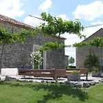 ベッド・アンド・ブレックファスト Domaine De L'isle Basse Fontanes