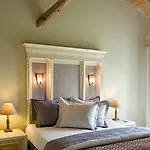 Domaine De L'isle Basse Bed & Breakfast 4*