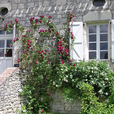 Domaine De L'isle Basse Bed and breakfast