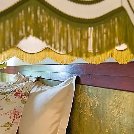 Domaine De L'isle Basse Bed & Breakfast 4*
