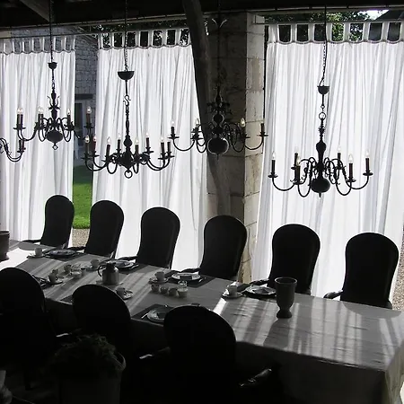Domaine De L'isle Basse Oda ve Kahvaltı 4*