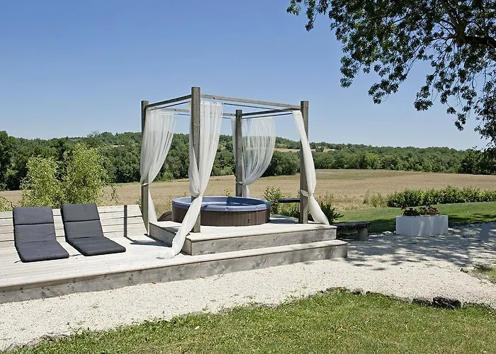 فندق مبيت وإفطار Domaine De L'isle Basse 4*