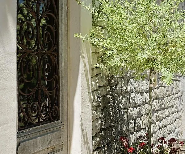 فندق مبيت وإفطار Domaine De L'isle Basse 4*